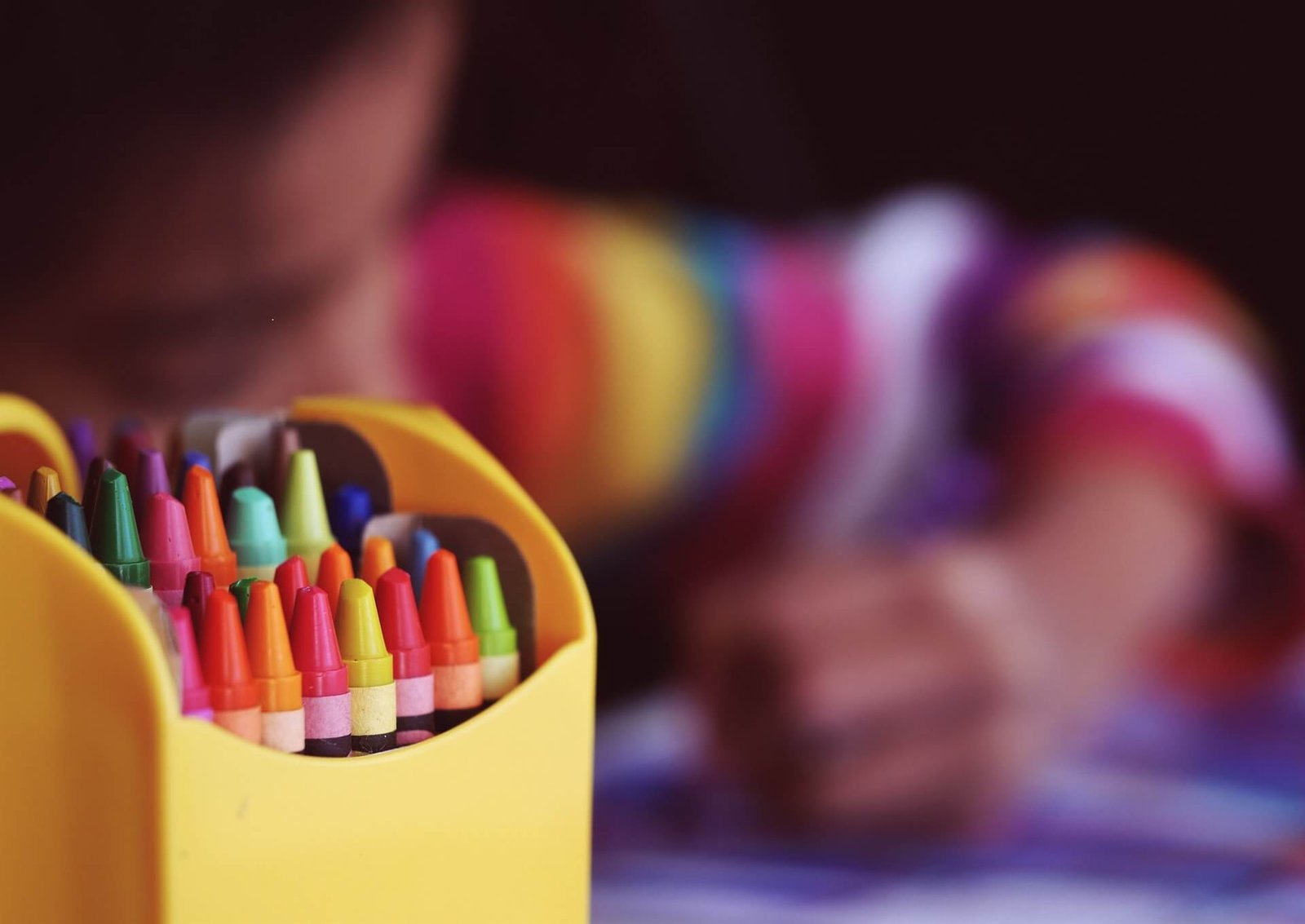 Enfants explorant leur créativité