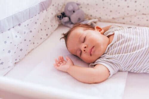Un enfant en train de dormir