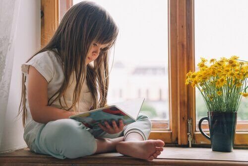 Une enfant ayant des problèmes de lecture