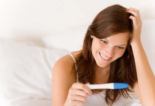 Une femme enceinte heureuse