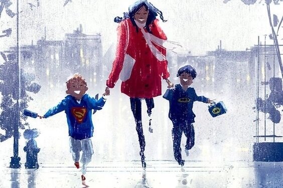 Maman courant avec ses enfants