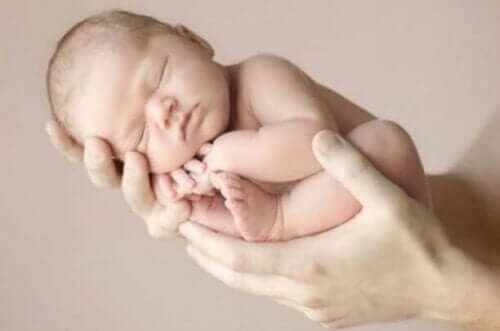 Prendre soin de la peau des bébés avec les couches.