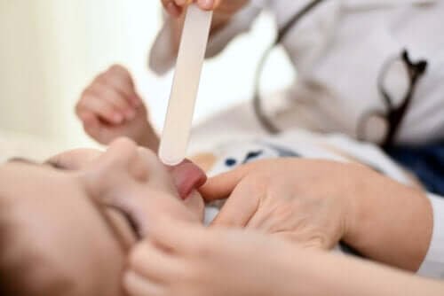 Végétations auriculaires : bébé