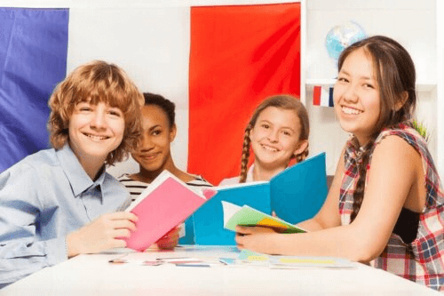Les Secrets de l'Éducation Bilingue : Avantages, Inconvénients et Impact sur les Enfants