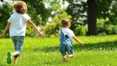 L'Impact du Mouvement sur le Développement des Enfants : Activités et Sports Indispensables pour Grandir Heureux