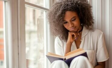 Libérez Votre Esprit : 8 Raisons de Lire Pendant le Confinement pour Évoluer et S'évader