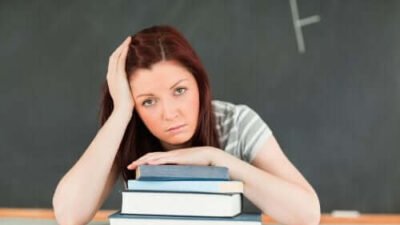 Comprendre le Redoublement Scolaire : Avantages, Inconvénients et Stratégies pour Aider Votre Enfant