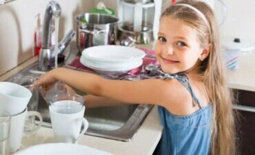 Comment l'Échange de Rôles au Sein de la Famille Renforce les Liens et Éveille les Responsabilités