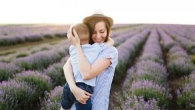 Surprotection Parentale : Comment Élever des Enfants Autonomes et Sûrs d'Eux