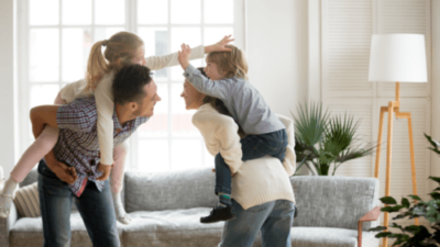 L'Impact Surprenant de l'Excès de Jouets sur le Développement des Enfants : Pourquoi Moins, c'est Mieux