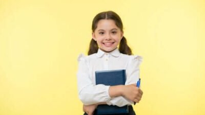 Les Uniformes Scolaires : Avantages, Inconvénients et Impact sur les Élèves