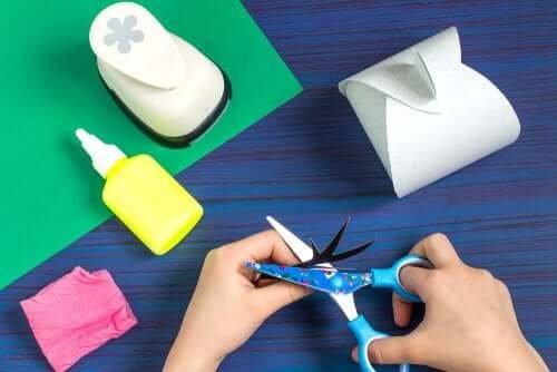 Activités manuelles pour enfants : créez un sapin de Noël et des cartes uniques avec des photos
