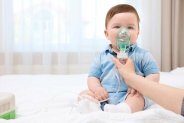Comprendre les vomissements et mucosités chez les enfants : causes et solutions