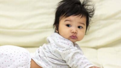 Les Bienfaits Essentiels du Ramper pour le Développement des Bébés