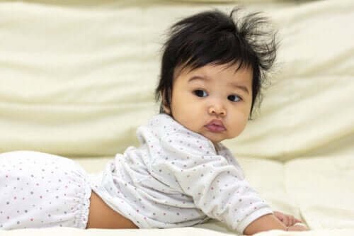 Les Bienfaits Essentiels du Ramper pour le Développement des Bébés