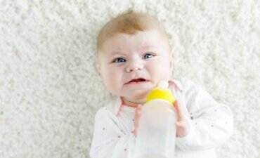 Comment aider votre bébé à accepter le biberon : conseils pratiques et astuces