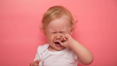 Symptômes de la poussée dentaire et conseils pour soulager la douleur de votre bébé