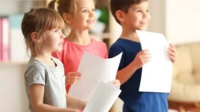Surmonter la Honte de Parler en Public : 10 Conseils Pratiques pour Aider Votre Enfant