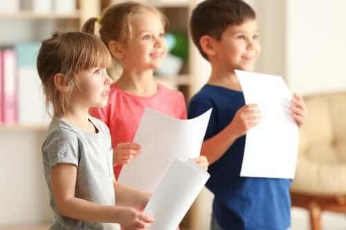 Surmonter la Honte de Parler en Public : 10 Conseils Pratiques pour Aider Votre Enfant