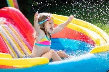 Des jeux d'eau amusants pour enfants : 6 activités estivales à essayer