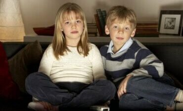Les impacts de la télévision sur le développement de votre enfant : conseils pratiques pour un usage équilibré