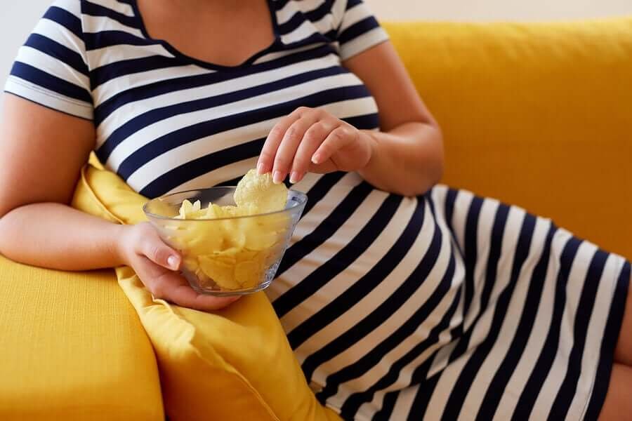 Gérer ses envies alimentaires pendant la grossesse : conseils essentiels et alternatives saines