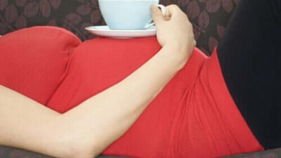 Les risques et avantages du thé vert pendant la grossesse : guide complet pour les futures mamans