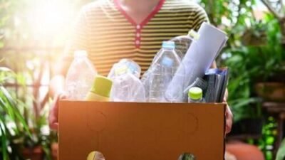 Des travaux manuels créatifs avec des bouteilles en plastique pour enfants