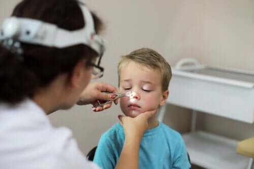 Végétations auriculaires chez les enfants : symptômes et traitements essentiels