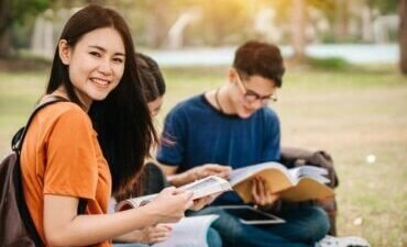 Les bienfaits des cours d'été pour adolescents : un apprentissage ludique et enrichissant