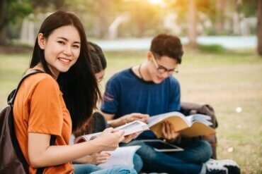 Les bienfaits des cours d'été pour adolescents : un apprentissage ludique et enrichissant