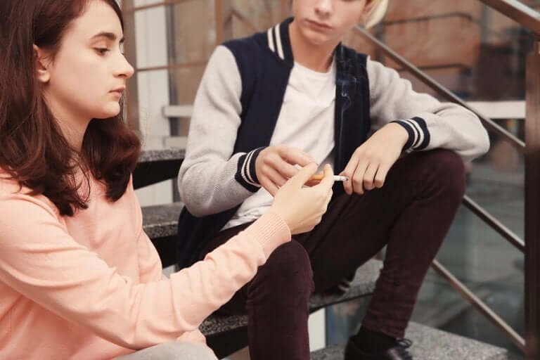 Comment savoir si votre adolescent fume : 5 signes à ne pas ignorer