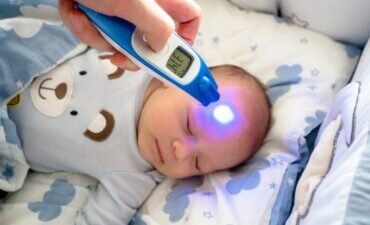 Comprendre le COVID-19 chez les bébés : symptômes, transmission et soins à adopter
