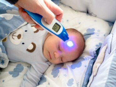 Comprendre le COVID-19 chez les bébés : symptômes, transmission et soins à adopter