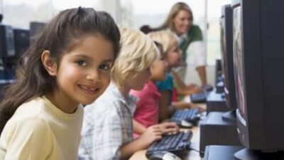 Informatique pour enfants : compétences essentielles et avantages des cours