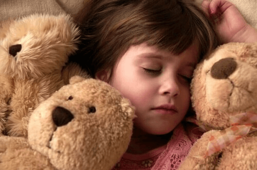 Pourquoi les peluches sont essentielles au développement émotionnel des enfants