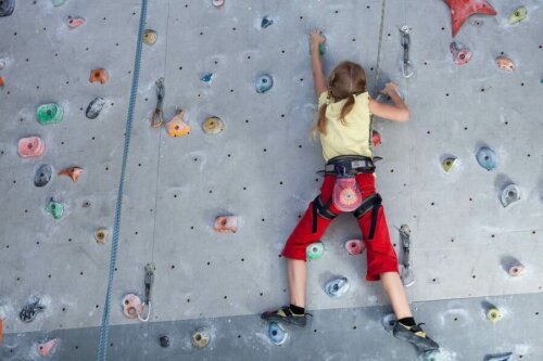 Les bienfaits de l'escalade pour les enfants : sécurité et développement personnel