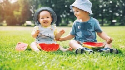Réutiliser les vêtements de bébé : un guide essentiel pour votre deuxième enfant