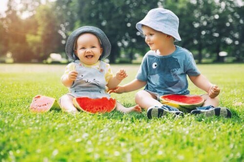 Réutiliser les vêtements de bébé : un guide essentiel pour votre deuxième enfant